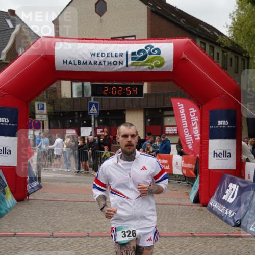 04.05.2025 - 8. Wedeler Halbmarathon Felixshl http://msf.ph/oto/7825896 04.05.2025 12:02:52 Ziel 174, 326 meine-sportfotos.de
