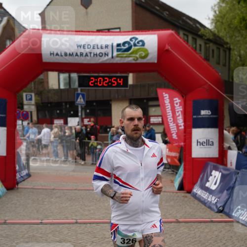 04.05.2025 - 8. Wedeler Halbmarathon Felixshl http://msf.ph/oto/7825905 04.05.2025 12:02:52 Ziel 174, 326 meine-sportfotos.de