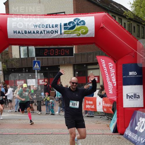 04.05.2025 - 8. Wedeler Halbmarathon Felixshl http://msf.ph/oto/7825998 04.05.2025 12:03:02 Ziel 266, 321, 1098 meine-sportfotos.de