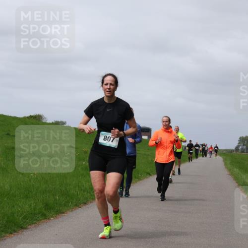 04.05.2025 - 8. Wedeler Halbmarathon Yannick Fuchs http://msf.ph/oto/7826000 04.05.2025 11:55:13 Laufen 807 meine-sportfotos.de