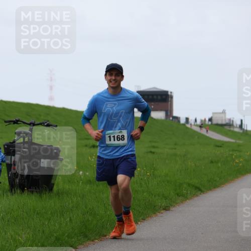 04.05.2025 - 8. Wedeler Halbmarathon Yannick Fuchs http://msf.ph/oto/7826006 04.05.2025 11:13:14 Laufen 1168 meine-sportfotos.de
