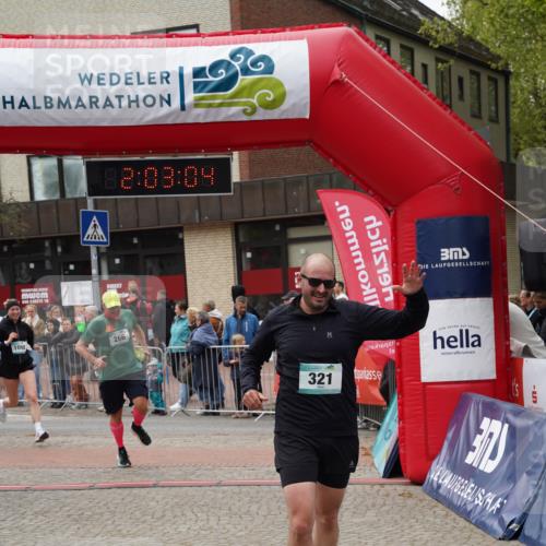 04.05.2025 - 8. Wedeler Halbmarathon Felixshl http://msf.ph/oto/7826027 04.05.2025 12:03:02 Ziel 266, 321, 1098 meine-sportfotos.de
