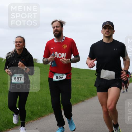 04.05.2025 - 8. Wedeler Halbmarathon Yannick Fuchs http://msf.ph/oto/7826028 04.05.2025 11:33:05 Laufen 597, 598 meine-sportfotos.de