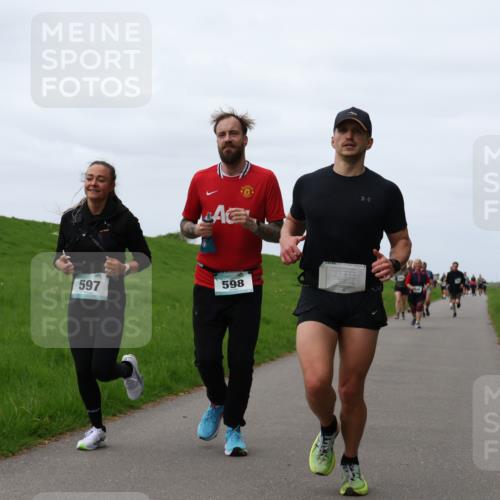 04.05.2025 - 8. Wedeler Halbmarathon Yannick Fuchs http://msf.ph/oto/7826046 04.05.2025 11:33:05 Laufen 597, 598 meine-sportfotos.de