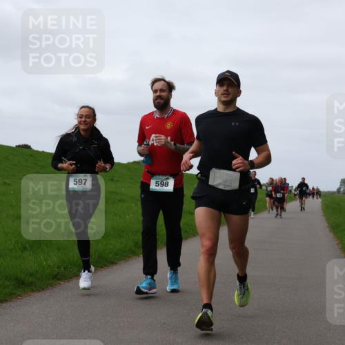 04.05.2025 - 8. Wedeler Halbmarathon Yannick Fuchs http://msf.ph/oto/7826052 04.05.2025 11:33:05 Laufen 597, 598 meine-sportfotos.de