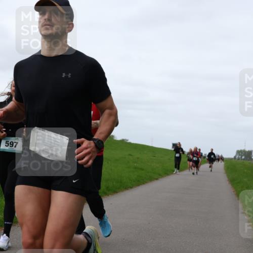 04.05.2025 - 8. Wedeler Halbmarathon Yannick Fuchs http://msf.ph/oto/7826070 04.05.2025 11:33:06 Laufen 597 meine-sportfotos.de