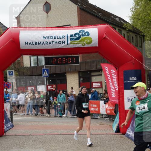 04.05.2025 - 8. Wedeler Halbmarathon Felixshl http://msf.ph/oto/7826089 04.05.2025 12:03:05 Ziel 266, 321, 1098 meine-sportfotos.de
