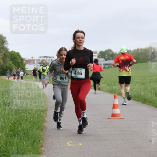 04.05.2025 - 8. Wedeler Halbmarathon Yannick Fuchs http://msf.ph/oto/7826096 04.05.2025 11:13:21 Laufen 10001, 861, 416 meine-sportfotos.de