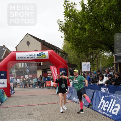 04.05.2025 - 8. Wedeler Halbmarathon Felixshl http://msf.ph/oto/7826128 04.05.2025 12:03:07 Ziel 266, 321, 1098 meine-sportfotos.de