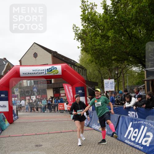 04.05.2025 - 8. Wedeler Halbmarathon Felixshl http://msf.ph/oto/7826136 04.05.2025 12:03:07 Ziel 266, 321, 1098 meine-sportfotos.de
