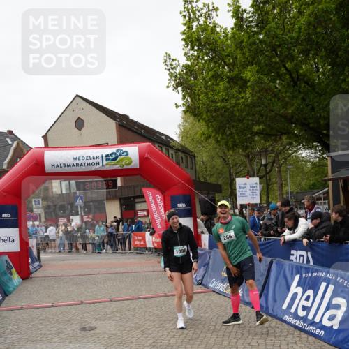 04.05.2025 - 8. Wedeler Halbmarathon Felixshl http://msf.ph/oto/7826146 04.05.2025 12:03:07 Ziel 266, 321, 1098 meine-sportfotos.de