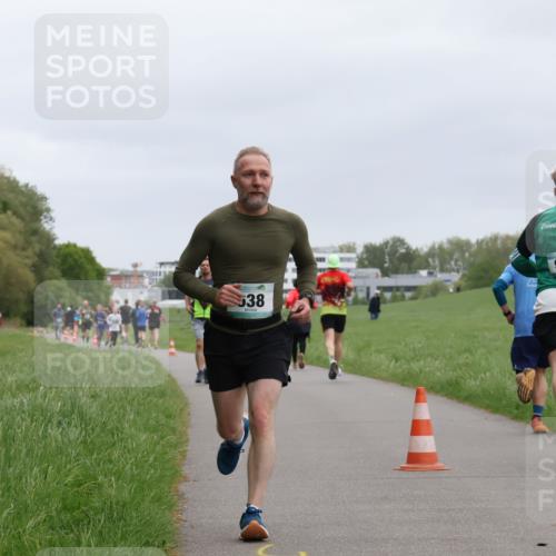 04.05.2025 - 8. Wedeler Halbmarathon Yannick Fuchs http://msf.ph/oto/7826161 04.05.2025 11:13:25 Laufen 538, 923 meine-sportfotos.de