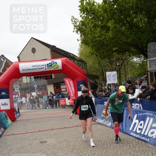 04.05.2025 - 8. Wedeler Halbmarathon Felixshl http://msf.ph/oto/7826174 04.05.2025 12:03:08 Ziel 266, 1098 meine-sportfotos.de