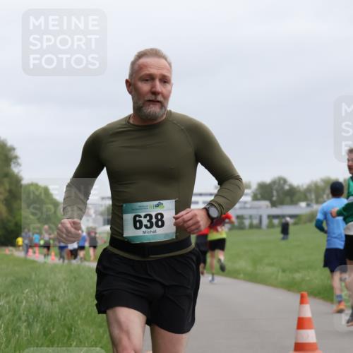 04.05.2025 - 8. Wedeler Halbmarathon Yannick Fuchs http://msf.ph/oto/7826200 04.05.2025 11:13:26 Laufen 638 meine-sportfotos.de