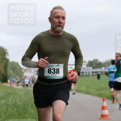 04.05.2025 - 8. Wedeler Halbmarathon Yannick Fuchs http://msf.ph/oto/7826212 04.05.2025 11:13:26 Laufen 638 meine-sportfotos.de