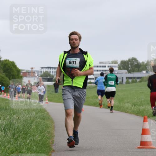 04.05.2025 - 8. Wedeler Halbmarathon Yannick Fuchs http://msf.ph/oto/7826228 04.05.2025 11:13:31 Laufen 801, 923 meine-sportfotos.de