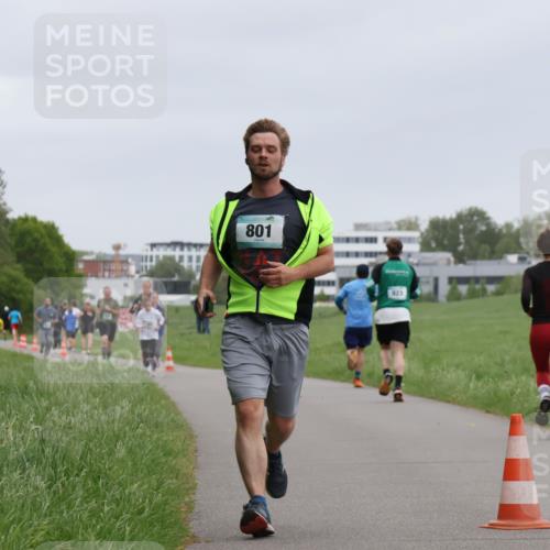 04.05.2025 - 8. Wedeler Halbmarathon Yannick Fuchs http://msf.ph/oto/7826229 04.05.2025 11:13:32 Laufen 801, 923 meine-sportfotos.de