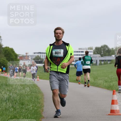 04.05.2025 - 8. Wedeler Halbmarathon Yannick Fuchs http://msf.ph/oto/7826235 04.05.2025 11:13:32 Laufen 801, 923 meine-sportfotos.de