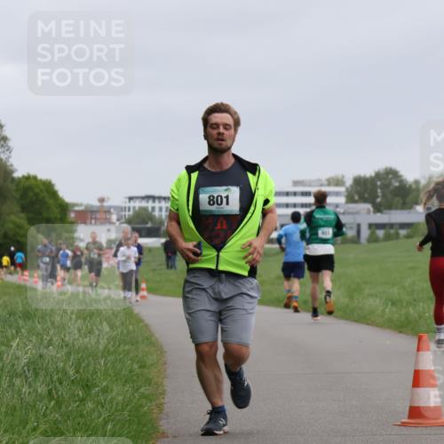 04.05.2025 - 8. Wedeler Halbmarathon Yannick Fuchs http://msf.ph/oto/7826238 04.05.2025 11:13:32 Laufen 801, 923 meine-sportfotos.de