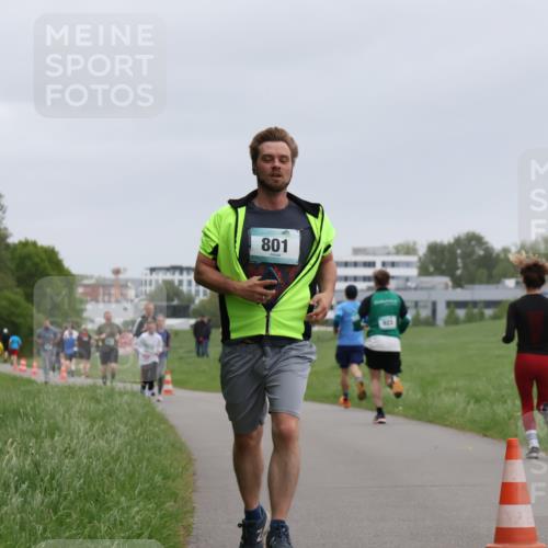 04.05.2025 - 8. Wedeler Halbmarathon Yannick Fuchs http://msf.ph/oto/7826244 04.05.2025 11:13:32 Laufen 801, 923 meine-sportfotos.de