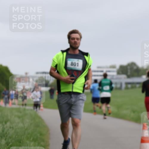 04.05.2025 - 8. Wedeler Halbmarathon Yannick Fuchs http://msf.ph/oto/7826248 04.05.2025 11:13:32 Laufen 801 meine-sportfotos.de