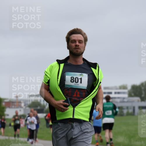 04.05.2025 - 8. Wedeler Halbmarathon Yannick Fuchs http://msf.ph/oto/7826262 04.05.2025 11:13:33 Laufen 801 meine-sportfotos.de