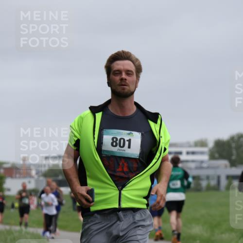 04.05.2025 - 8. Wedeler Halbmarathon Yannick Fuchs http://msf.ph/oto/7826264 04.05.2025 11:13:33 Laufen 801 meine-sportfotos.de