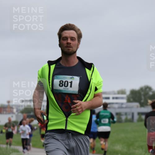04.05.2025 - 8. Wedeler Halbmarathon Yannick Fuchs http://msf.ph/oto/7826271 04.05.2025 11:13:33 Laufen 8, 801 meine-sportfotos.de