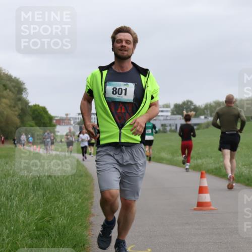04.05.2025 - 8. Wedeler Halbmarathon Yannick Fuchs http://msf.ph/oto/7826283 04.05.2025 11:13:33 Laufen 801 meine-sportfotos.de