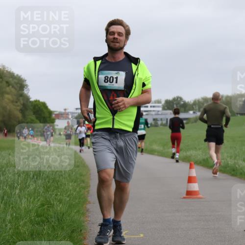 04.05.2025 - 8. Wedeler Halbmarathon Yannick Fuchs http://msf.ph/oto/7826288 04.05.2025 11:13:34 Laufen 801 meine-sportfotos.de