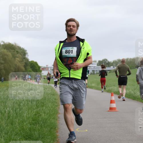 04.05.2025 - 8. Wedeler Halbmarathon Yannick Fuchs http://msf.ph/oto/7826301 04.05.2025 11:13:34 Laufen 801 meine-sportfotos.de