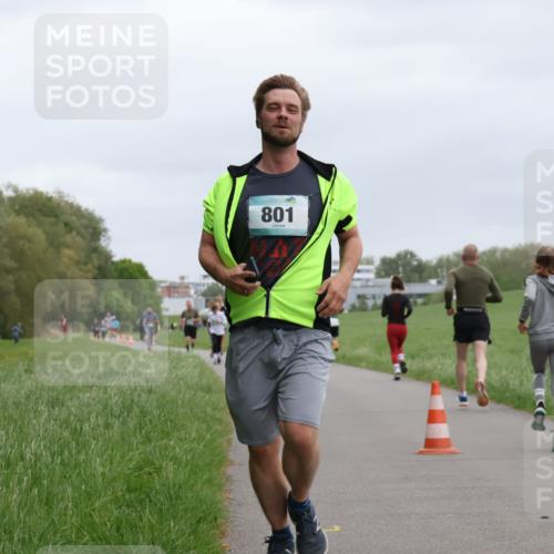 04.05.2025 - 8. Wedeler Halbmarathon Yannick Fuchs http://msf.ph/oto/7826309 04.05.2025 11:13:34 Laufen 801 meine-sportfotos.de