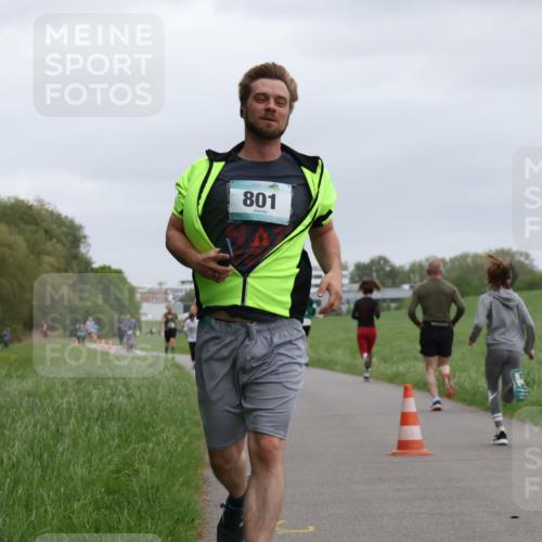 04.05.2025 - 8. Wedeler Halbmarathon Yannick Fuchs http://msf.ph/oto/7826321 04.05.2025 11:13:34 Laufen 801 meine-sportfotos.de