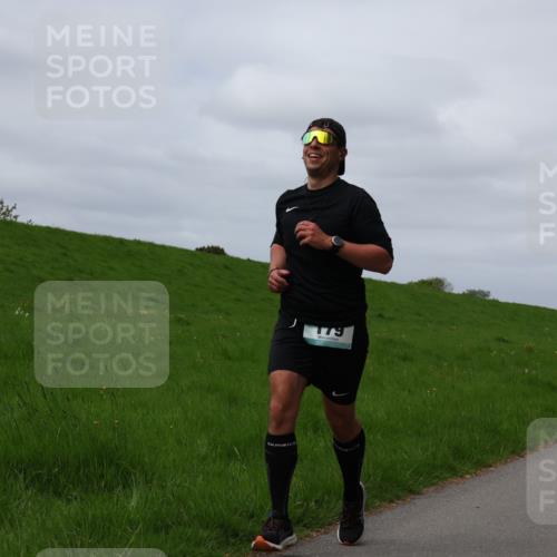 04.05.2025 - 8. Wedeler Halbmarathon Yannick Fuchs http://msf.ph/oto/7826323 04.05.2025 11:55:33 Laufen 179 meine-sportfotos.de