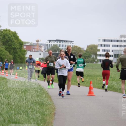 04.05.2025 - 8. Wedeler Halbmarathon Yannick Fuchs http://msf.ph/oto/7826335 04.05.2025 11:13:39 Laufen 825, 78, 923 meine-sportfotos.de