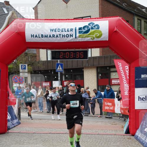 04.05.2025 - 8. Wedeler Halbmarathon Felixshl http://msf.ph/oto/7826425 04.05.2025 12:03:32 Ziel 449, 725 meine-sportfotos.de