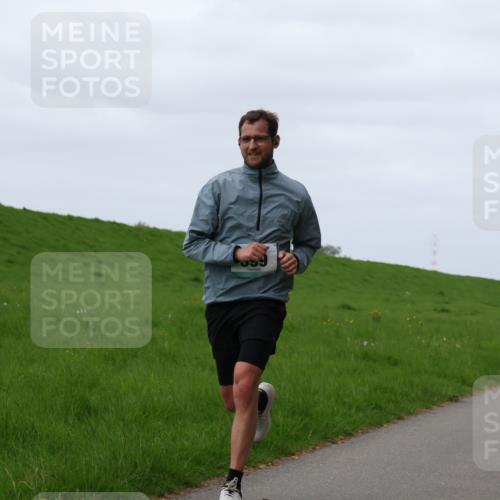 04.05.2025 - 8. Wedeler Halbmarathon Yannick Fuchs http://msf.ph/oto/7826447 04.05.2025 11:33:29 Laufen  meine-sportfotos.de