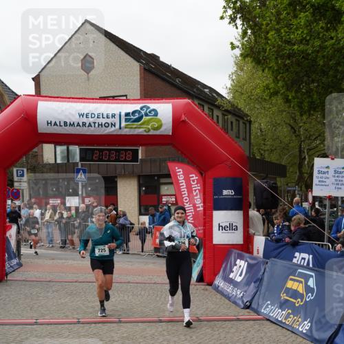 04.05.2025 - 8. Wedeler Halbmarathon Felixshl http://msf.ph/oto/7826483 04.05.2025 12:03:36 Ziel 449, 725, 733, 734 meine-sportfotos.de