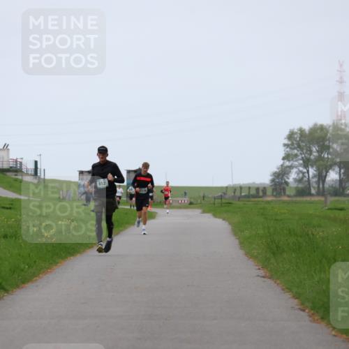 04.05.2025 - 8. Wedeler Halbmarathon Yannick Fuchs http://msf.ph/oto/7826532 04.05.2025 11:13:54 Laufen 812, 14 meine-sportfotos.de