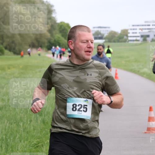 04.05.2025 - 8. Wedeler Halbmarathon Yannick Fuchs http://msf.ph/oto/7826549 04.05.2025 11:13:57 Laufen 825 meine-sportfotos.de