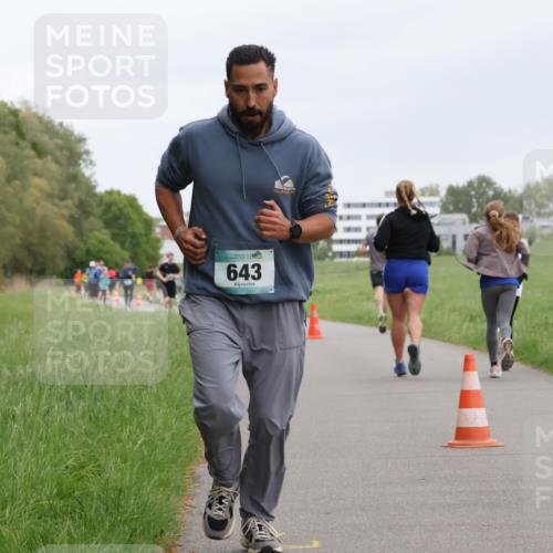 04.05.2025 - 8. Wedeler Halbmarathon Yannick Fuchs http://msf.ph/oto/7826600 04.05.2025 11:14:01 Laufen 643 meine-sportfotos.de