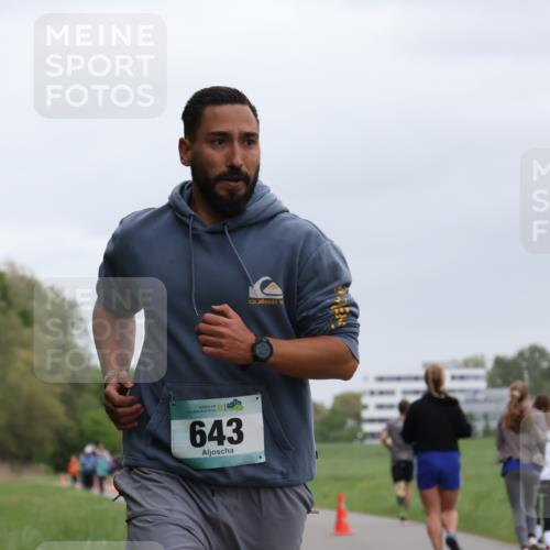 04.05.2025 - 8. Wedeler Halbmarathon Yannick Fuchs http://msf.ph/oto/7826603 04.05.2025 11:14:01 Laufen 643 meine-sportfotos.de