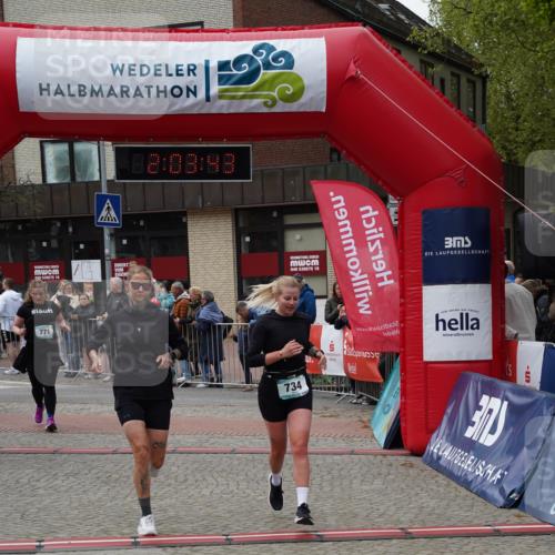 04.05.2025 - 8. Wedeler Halbmarathon Felixshl http://msf.ph/oto/7826610 04.05.2025 12:03:41 Ziel 725, 733, 734, 771 meine-sportfotos.de