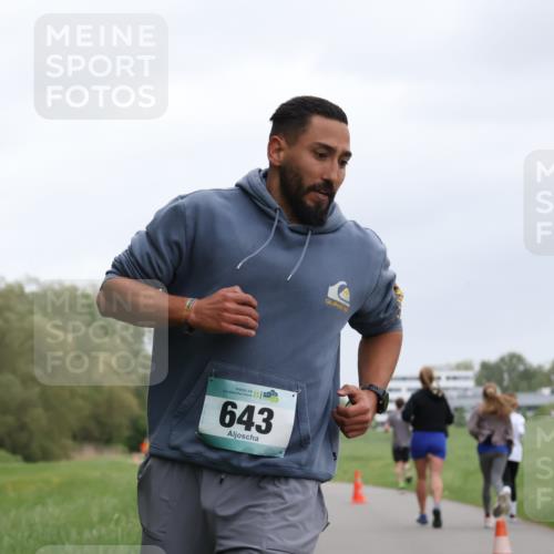 04.05.2025 - 8. Wedeler Halbmarathon Yannick Fuchs http://msf.ph/oto/7826626 04.05.2025 11:14:02 Laufen 643 meine-sportfotos.de