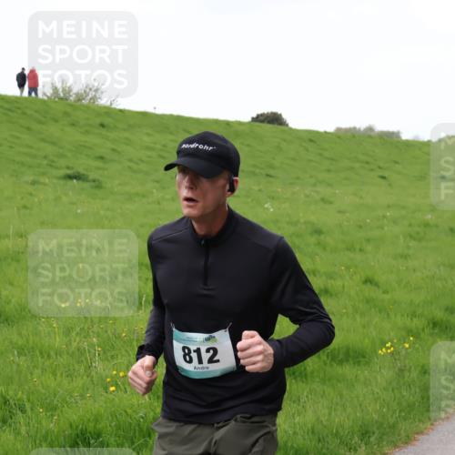 04.05.2025 - 8. Wedeler Halbmarathon Yannick Fuchs http://msf.ph/oto/7826706 04.05.2025 11:14:09 Laufen 812 meine-sportfotos.de