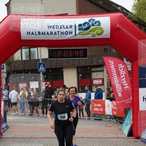 04.05.2025 - 8. Wedeler Halbmarathon Felixshl http://msf.ph/oto/7826761 04.05.2025 12:03:47 Ziel 307, 396, 771 meine-sportfotos.de