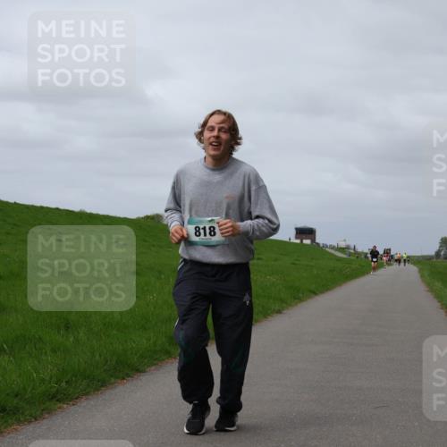 04.05.2025 - 8. Wedeler Halbmarathon Yannick Fuchs http://msf.ph/oto/7826770 04.05.2025 11:55:49 Laufen 818 meine-sportfotos.de