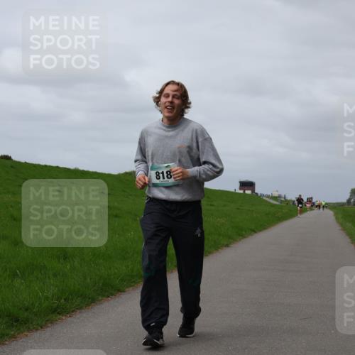 04.05.2025 - 8. Wedeler Halbmarathon Yannick Fuchs http://msf.ph/oto/7826778 04.05.2025 11:55:49 Laufen 818 meine-sportfotos.de