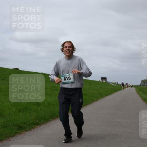 04.05.2025 - 8. Wedeler Halbmarathon Yannick Fuchs http://msf.ph/oto/7826787 04.05.2025 11:55:49 Laufen 818 meine-sportfotos.de