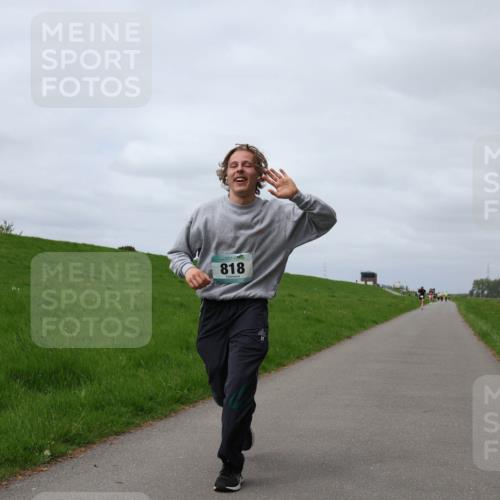 04.05.2025 - 8. Wedeler Halbmarathon Yannick Fuchs http://msf.ph/oto/7826805 04.05.2025 11:55:50 Laufen 818 meine-sportfotos.de